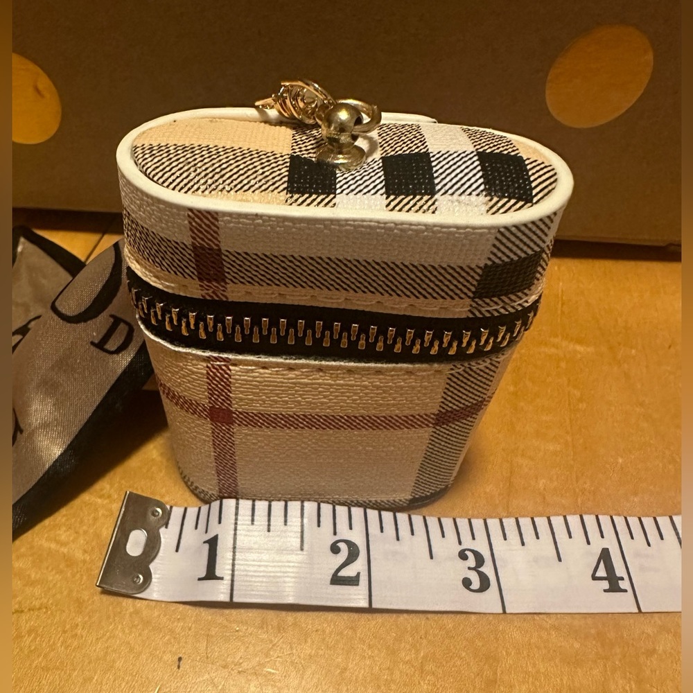 Unbranded fashion key chain charm/ AirPod holder - Picture 9 of 9